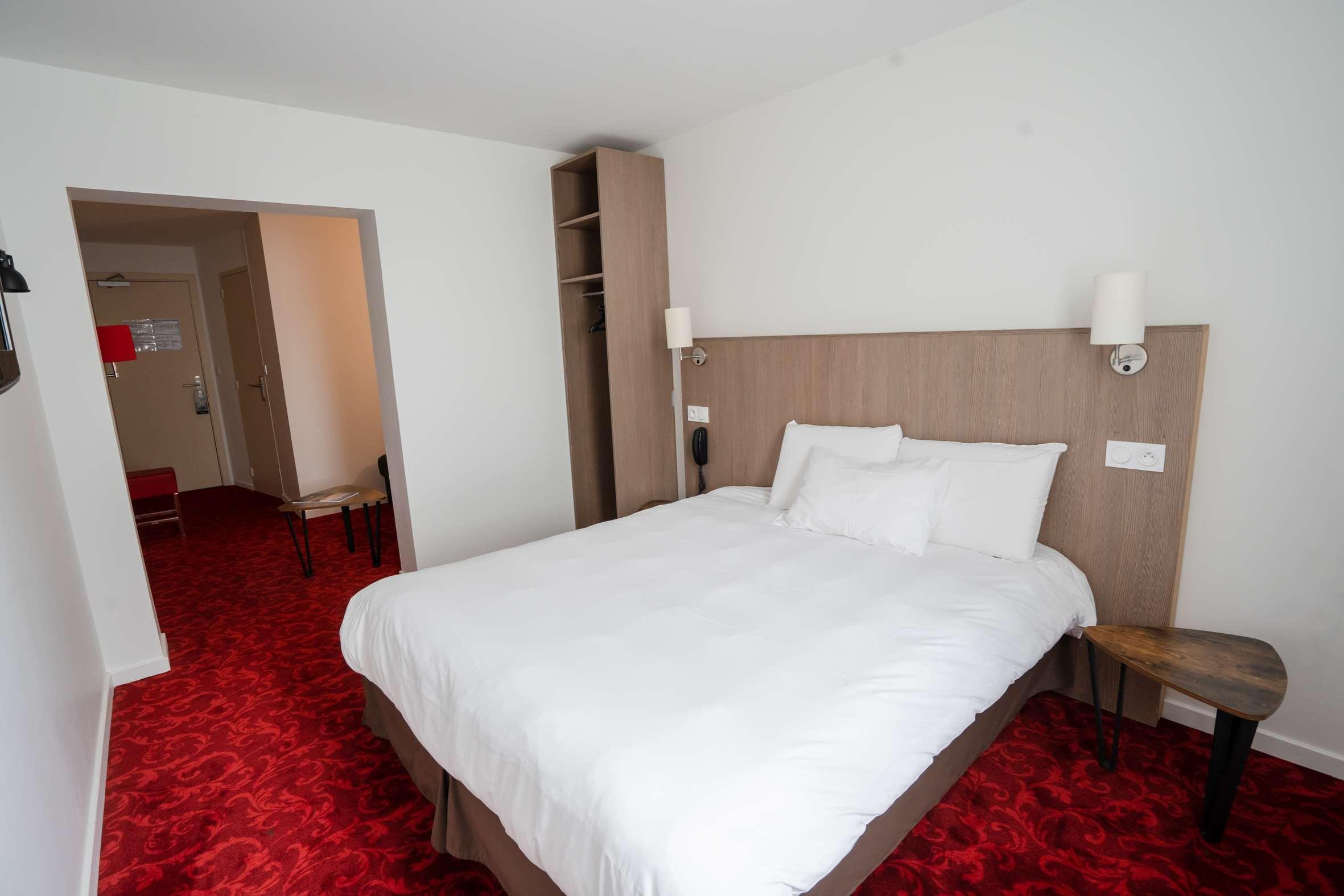 Brit Hotel Essentiel Cholet Exterior foto